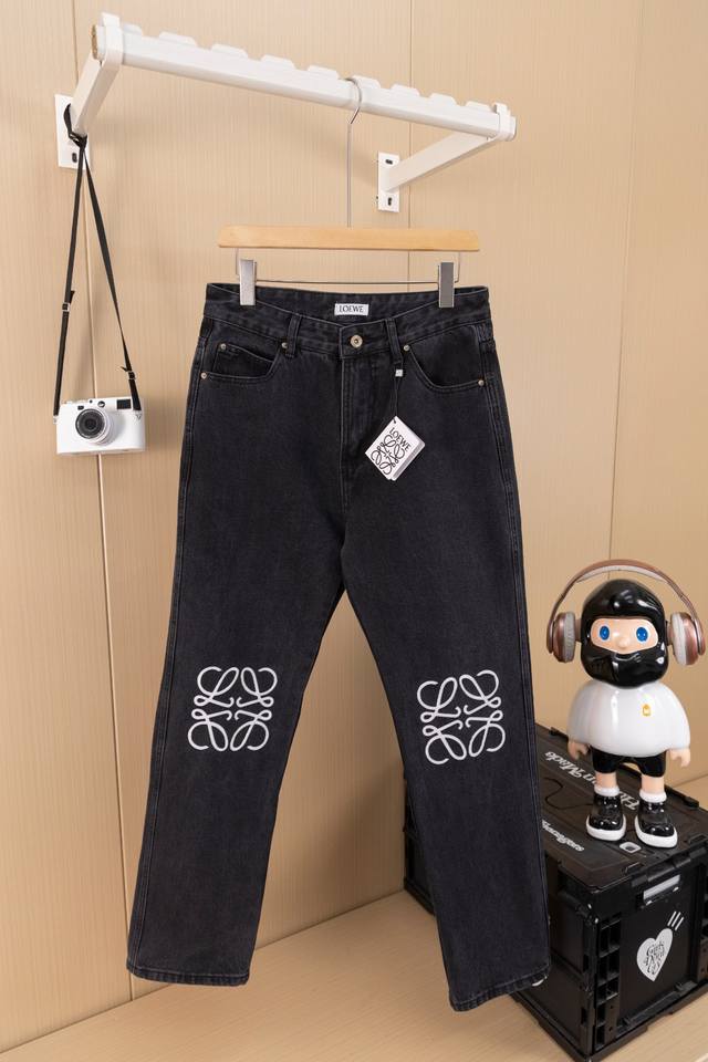 Available photo Loewe 25Ss Anagram denim black jeans with hollow logo. is made o