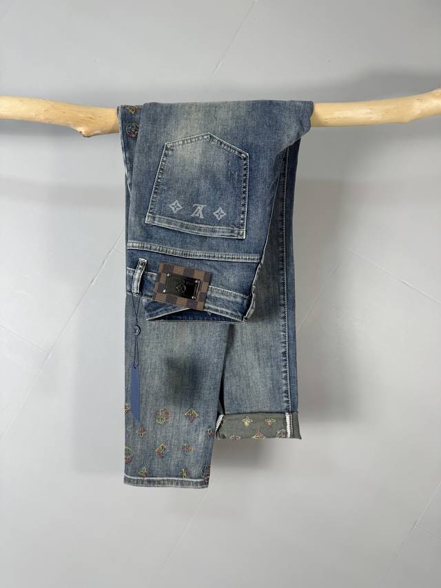 Lv Louis Vuitton men's denim jeans, the official lookbook poster style! Made fro