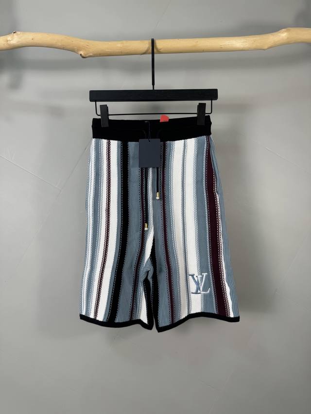 Louis Vuitton 1V25Ss striped jacquard wool original is color-dyed. Color similar