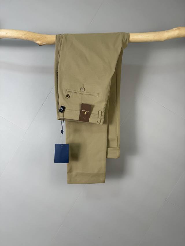 Lv Louis Vuitton's new 2015 Spring/Summer collection is here! Available in-store