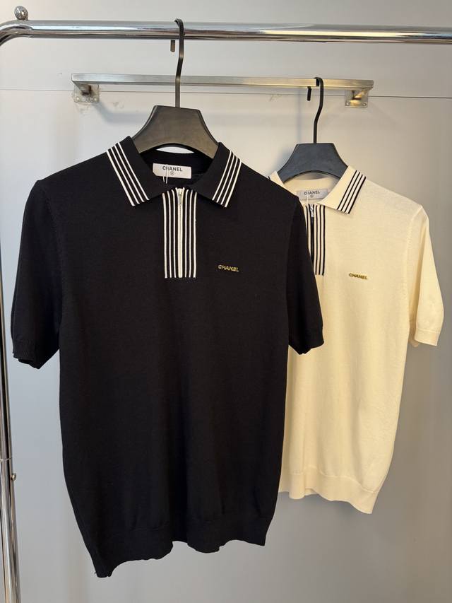 Chanel 25Ss new knitted short-sleeve top features a classic design, simple and f
