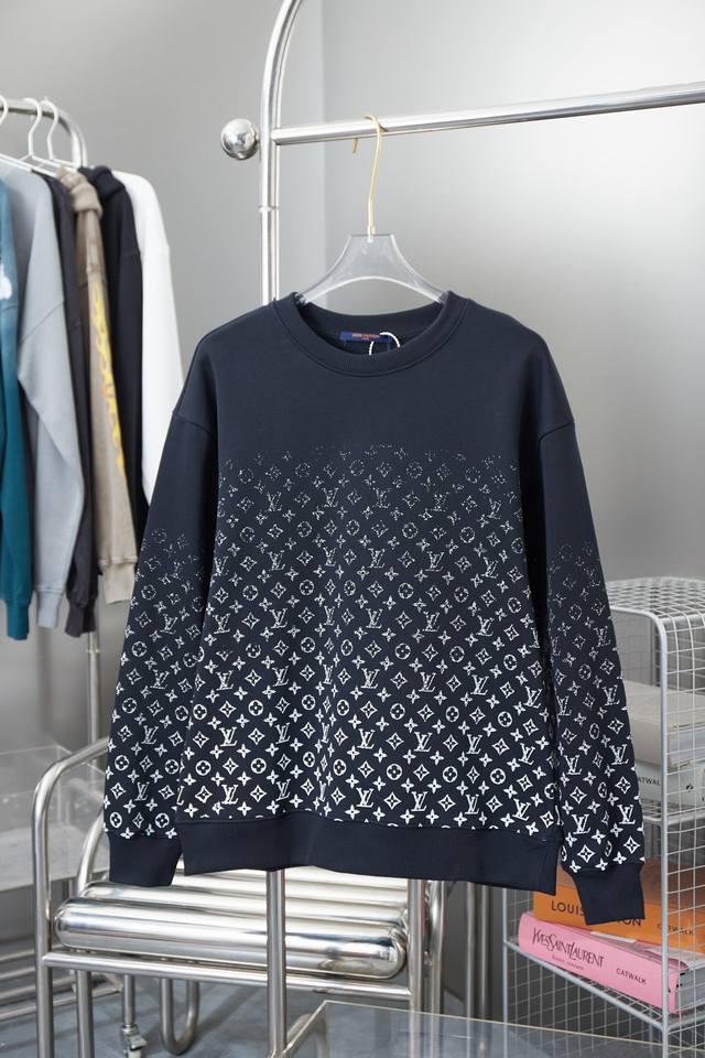 Louis 1V classic gradient pullover crew neck sweatshirtA must-have item for ever