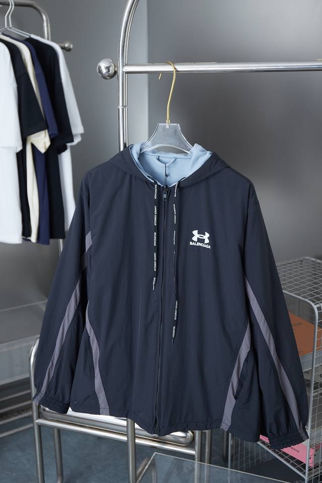 Balenciaga Blcg's new Under Armour collaboration, a double-sided printed waterp