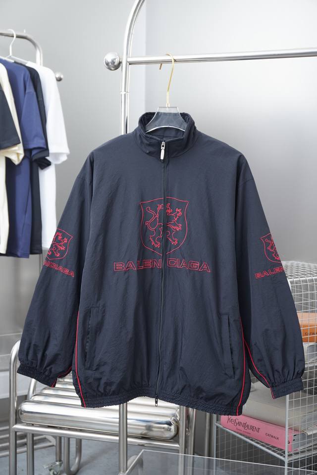 Blcg 25Ss 79 red stripe Manchester United embroidered tracksuit. DDD. A must-hav