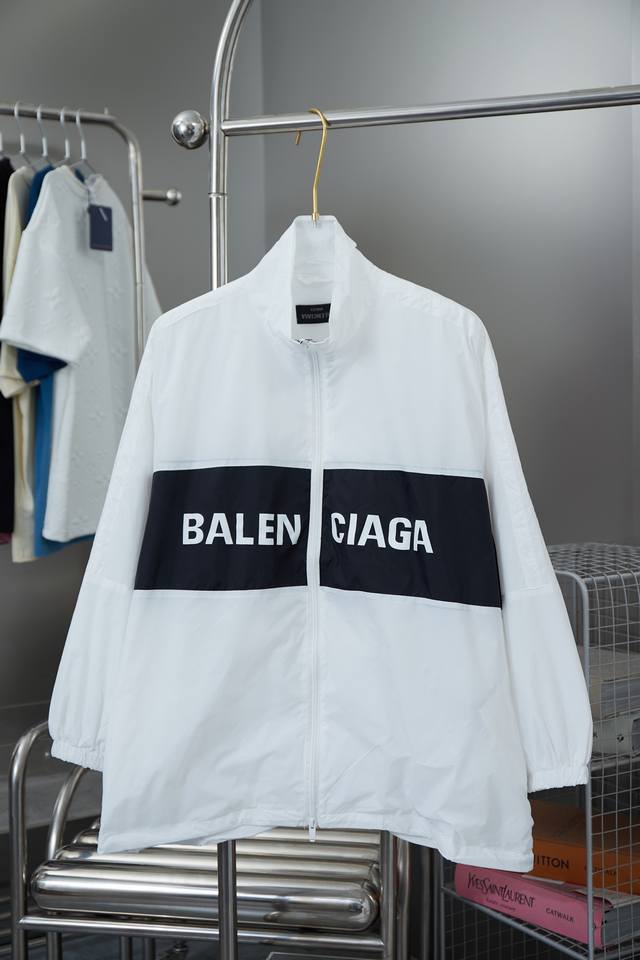 Balenciaga Blcg black and white patchwork slogan jacket A must-have item for men
