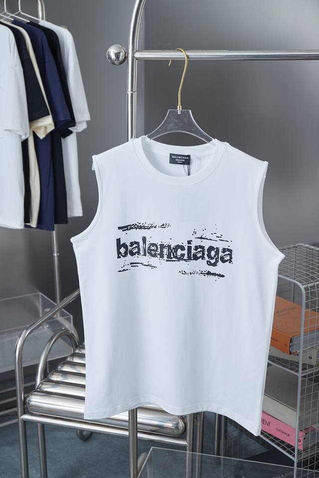 Paris 25Ss new spring/summer vest DDD. Light luxury waistcoat, perfect for fitne