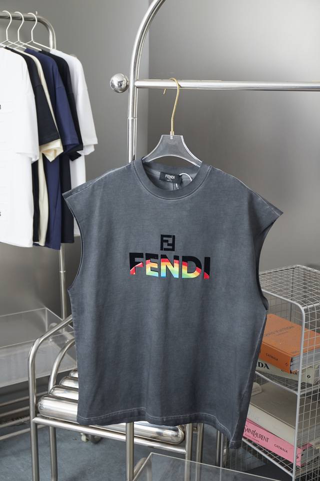 Fd25Ss New Spring/Summer Vest DDD: A minimalist, luxurious waistcoat for sport a