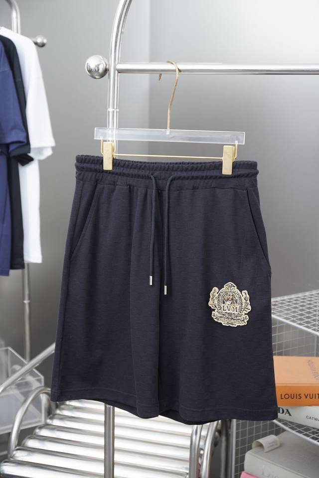 Louis Lv 25Ss early spring new shorts with checkered jacquard pattern and crown