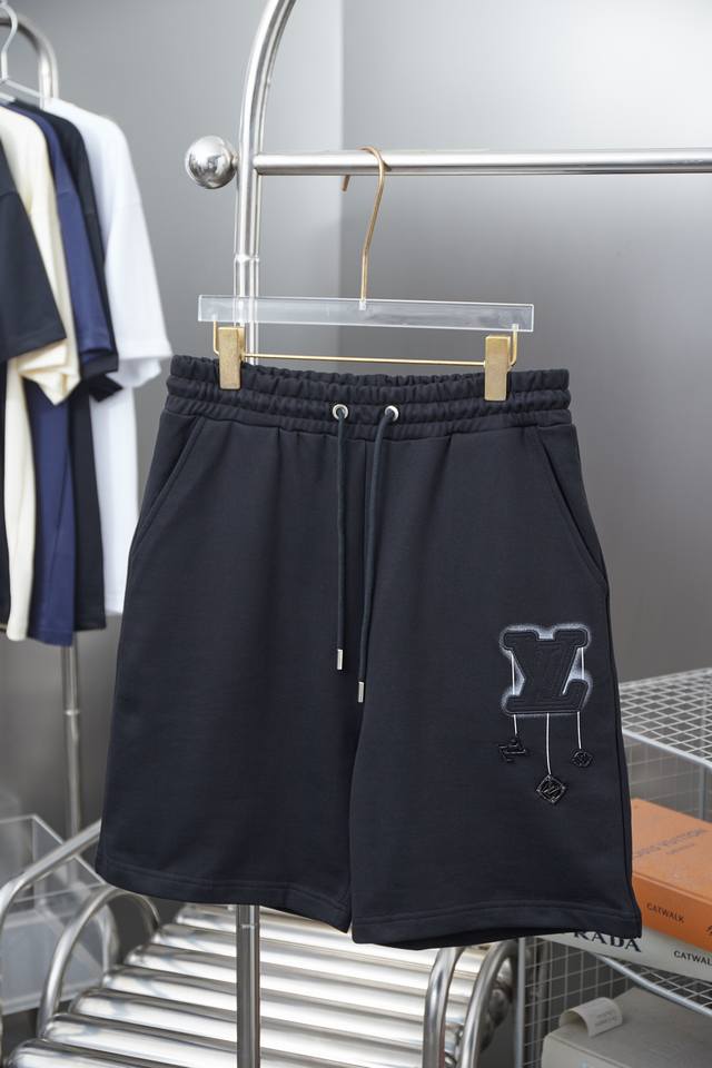 Lv Louis 2025Ss new shorts classic embroidered letter shorts light luxury men an
