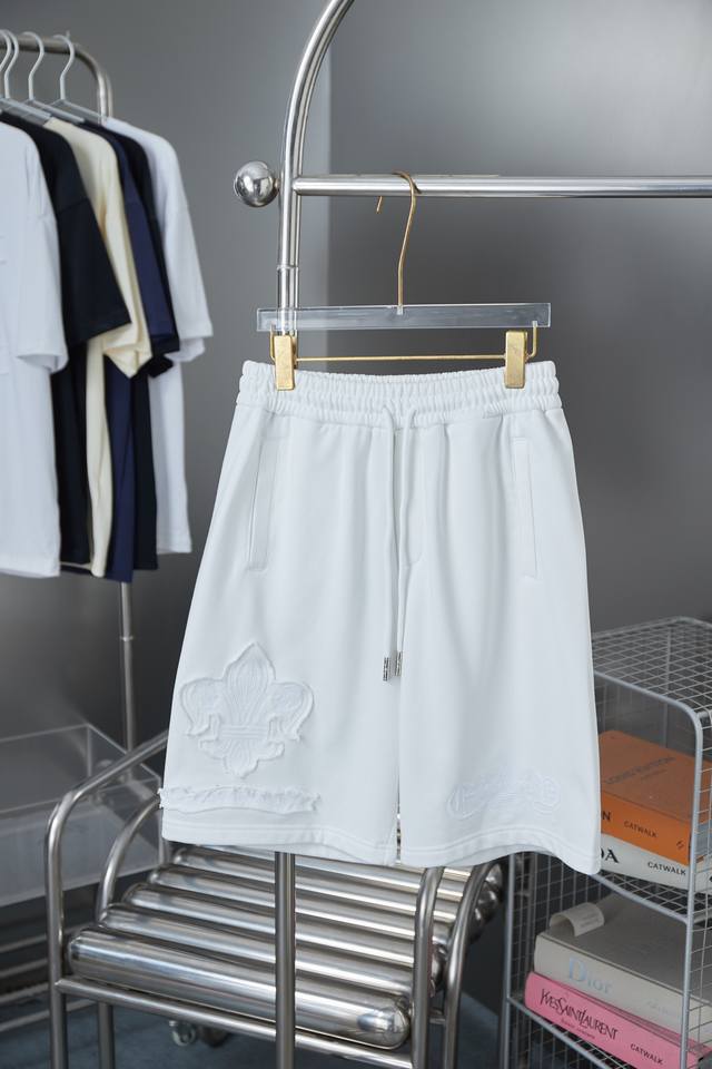 Ch*Ome Hearte 2025Ss new shorts with cross embroidery and patchwork fabric. DDD.