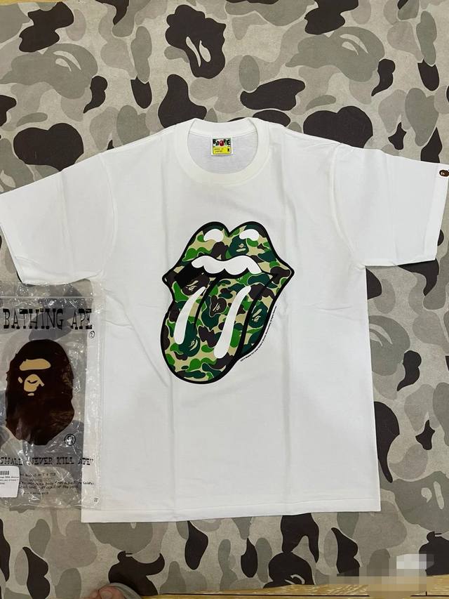 00138 Bape x The Rolling Stones collaboration Ss25 camouflage mouth pattern cuff