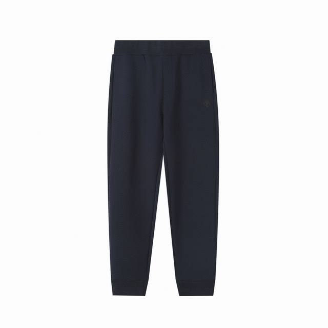 Control135 #R55 Descente men's track pants. These Descente pants are a classic a