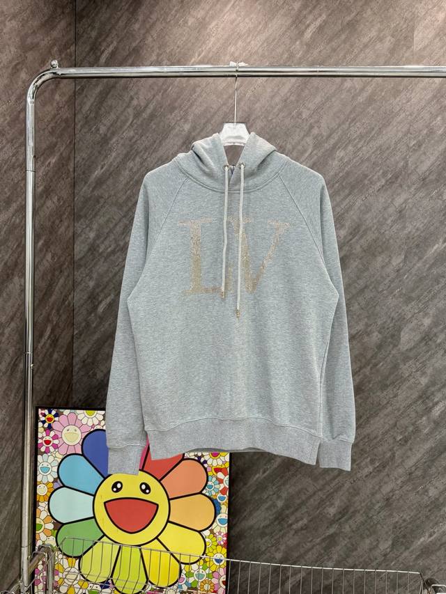 Style number: Y47 Lv sparkling rhinestone hot-stamped rhinestone hooded sweatsh