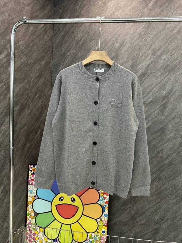Style number Y26 Miumiu steel-stamped letter knitted jacket Miumiu counter sync