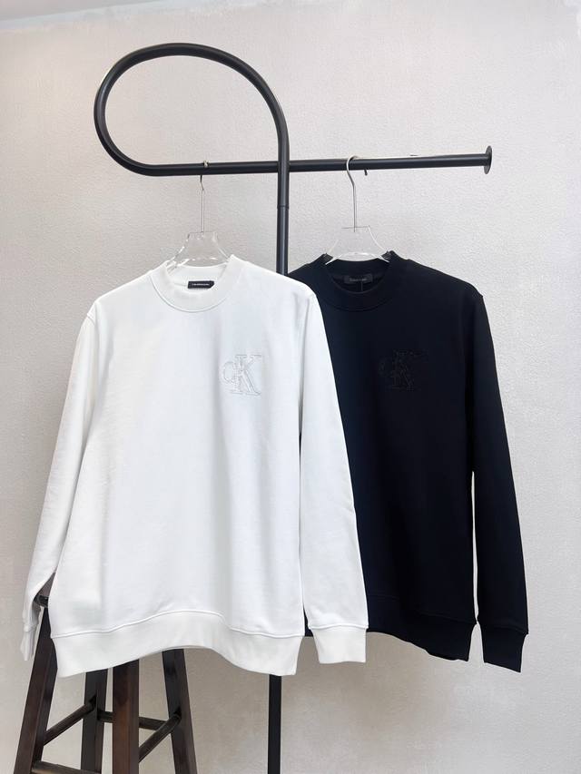 Style number Xb123 Black and white Ck round neck sweatshirt with embroidered fr