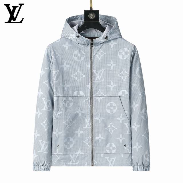 Louis Vuitton's legendary luxury trench coat meets your demanding quality needs.