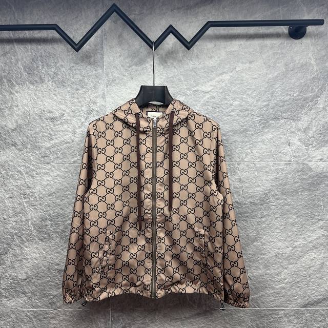 Gucci's 2025 new all-over logo couple's hooded jacket DDD. Made of custom polyes