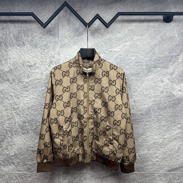 Gucci's new 2025 Gg logo all-over couple's baseball collar jacket DDD. Made of c