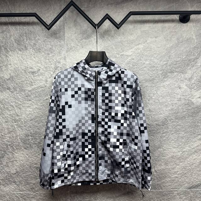 Lujia's 2025 new mosaic checkerboard full-print logo couple's hooded jacket DDD.