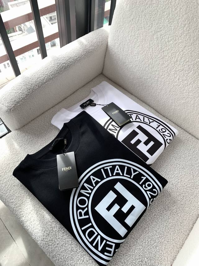 Fen*I Fendi's new Fendi Ff unisex short-sleeved T-shirt. This versatile, minimal