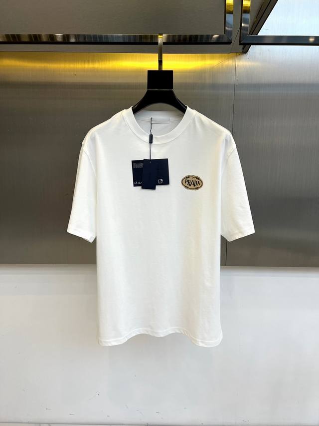 Prada, 2025 Spring/Summer men's new round-neck short-sleeved T-shirt. Made from