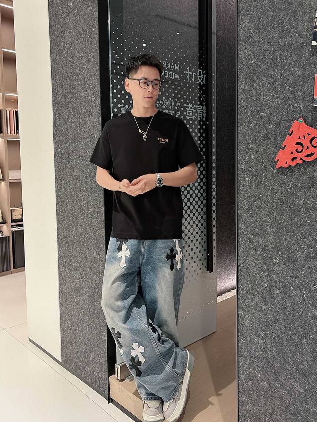 Fendi's 2025 Spring/Summer new release, the latest short-sleeved crewneck T-shi