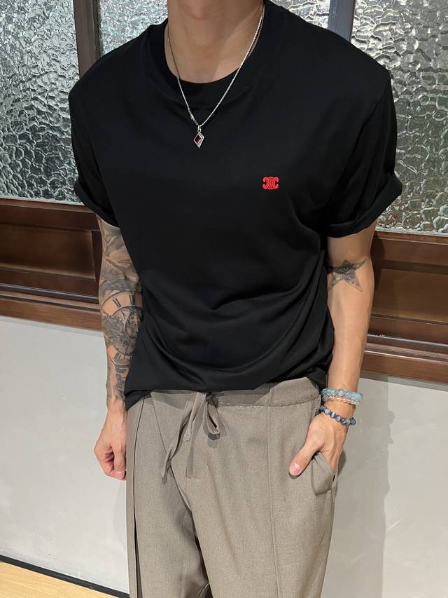 Celine's new summer embroidered Logo short-sleeved T-shirt is absolutely amazing