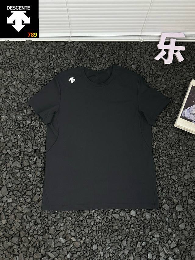 Descente Outdoor Sports Casual Solid Color, Simple, Stylish, Versatile, 3D Rubbe