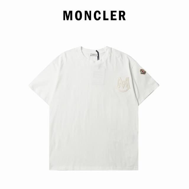 Moncler's round-neck short-sleeved T-shirt with a cat-ear logo. DDD. Exclusively