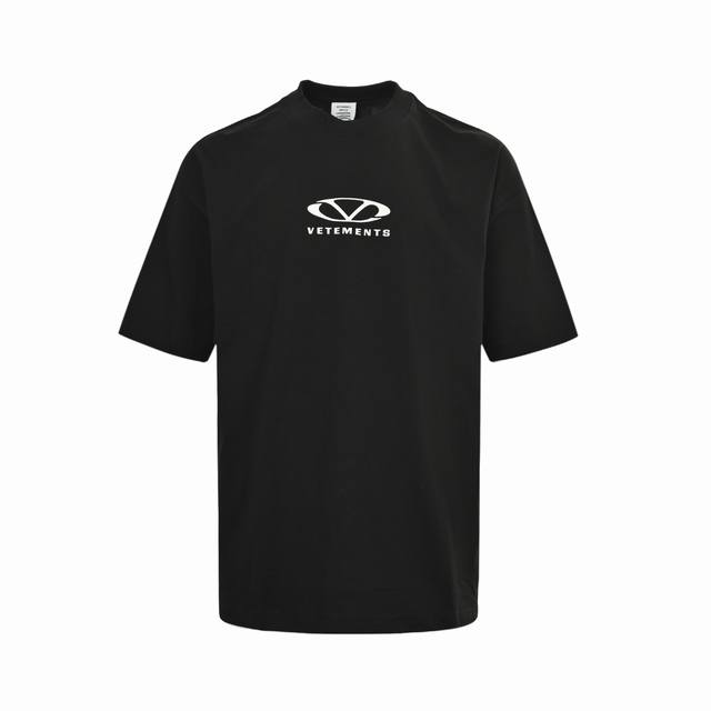 Vetements short-sleeved shirt with small logo and slogan print (DDD). Made from