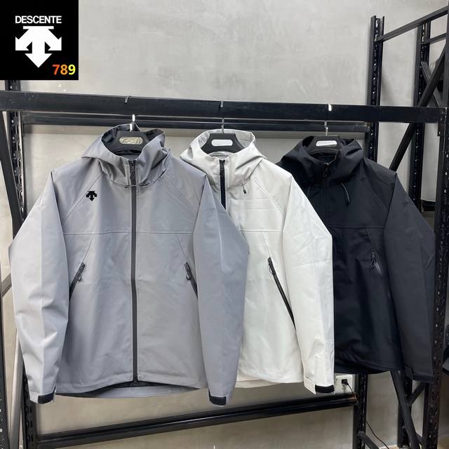 Descente hard-shell silicone 3D Logo jacket, outerwear, DDD. Exquisite and versa