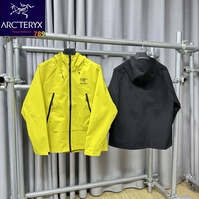 Arc'teryx Arc'teryx three-proof soft shell multi-zipper solid color hooded jacke