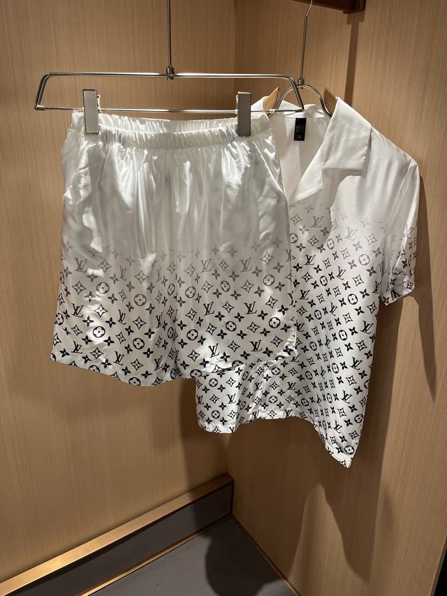 Louis Vuit*On The Louis Vuit family's new Spring/Summer 2025 Monogram collection