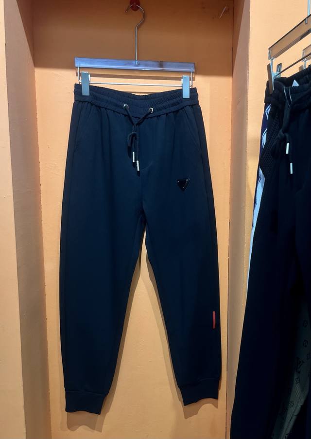 Parda Exclusive new casual trousers from Prada! Custom-made fabrics are breathab