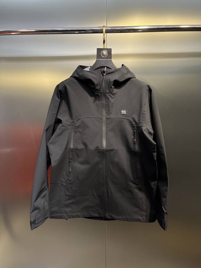 Kolon Sport Kolon 1992 outdoor mountaineering and hiking waterproof jacket uses