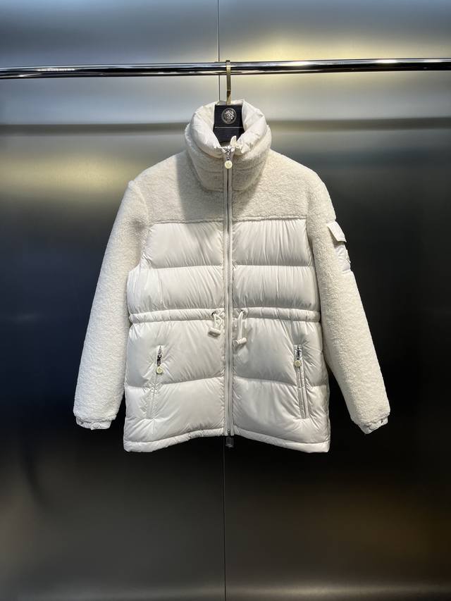 Moncler's new autumn and winter style down jacket with milky sheepskin patchwork