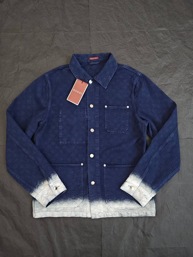 Gucc1's dark blue jacquard gradient jacket is a sure-win for luxury lovers! DDD'