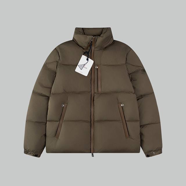 High Edition] has released the new Moncler 24Fw Besbre Leather Zipper Short Men