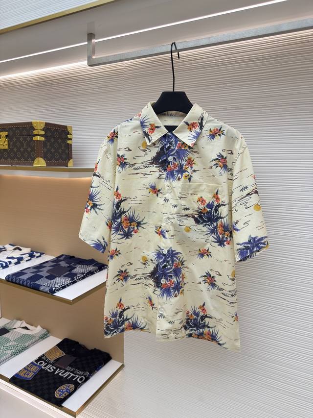 Prada Floral Leaf Shirt Authentic: 7676 purchased and developed Item No.: 168017