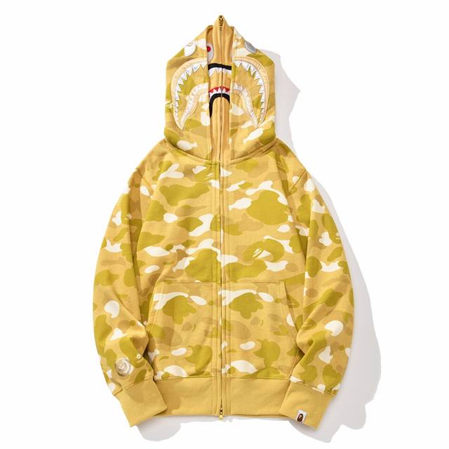 New arrival! High-end Bape shark head gold double-hooded camouflage sweatshirt.