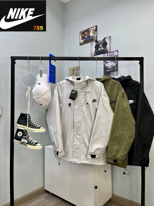 Nike's new spring and autumn couple's hooded windbreaker jacket, available in th