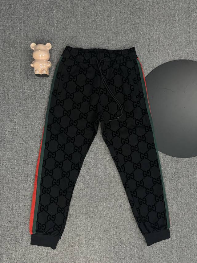 A set sold in one piece, premium edition, distinguished from the currency. DDD.