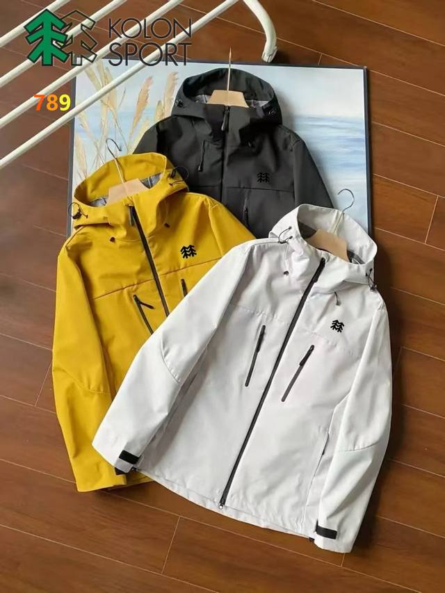 Multi-functional outdoor leisure windproof and rainproof loose hooded sports cas