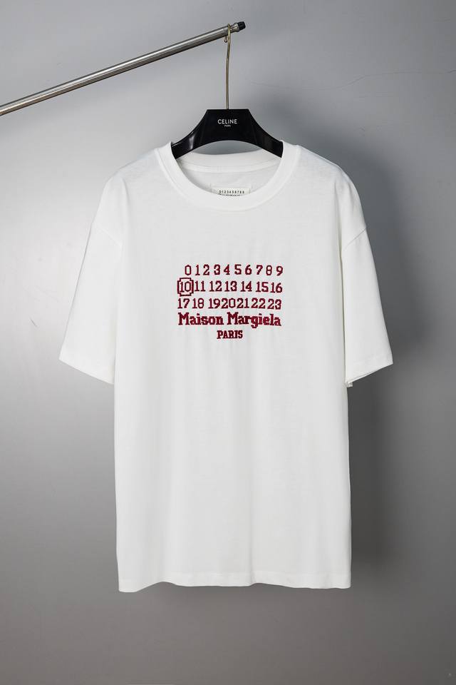 High-end Maison Margiela embroidered digital calendar short-sleeved T-shirt DDD.