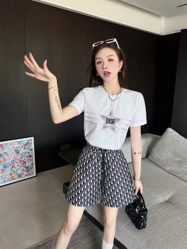 The hot-selling set is also available. Top embroidery + Gypsophila + shorts wit