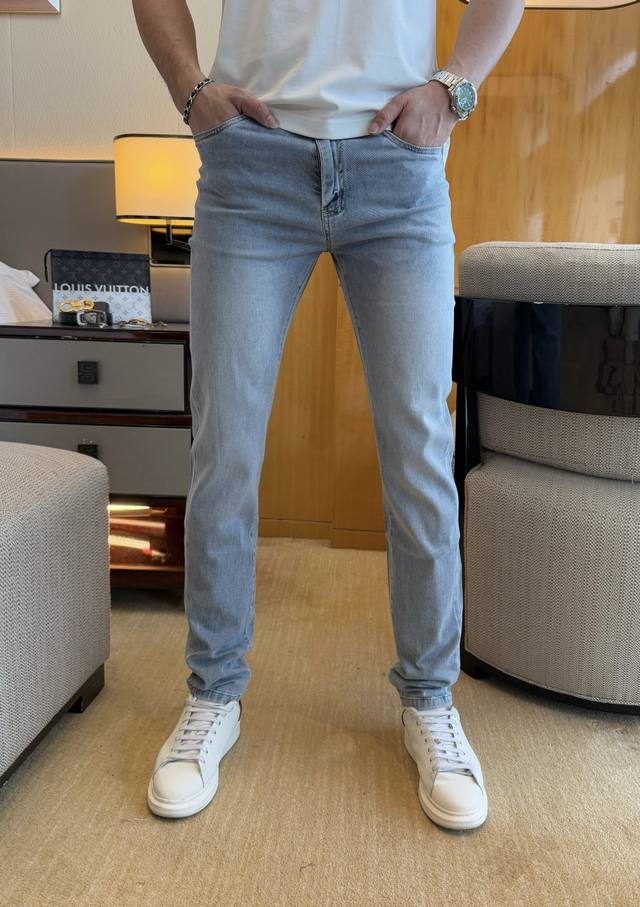 Prada 2025 Spring/Summer Year of the Snake jeans. 1:1 original production, the