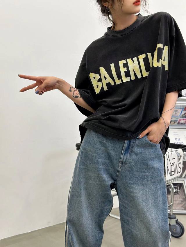 Style: G86 - Premium Edition! New for early spring, this Blcg Balenciaga short-