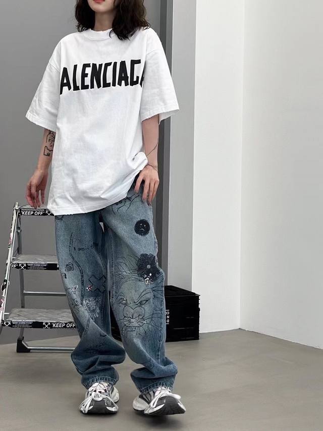 Style: G87 - Premium Edition! New for early spring, this Blcg Balenciaga short-
