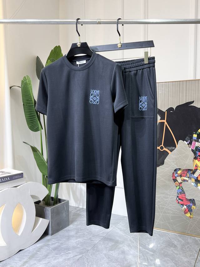 Loewe's 2025 Spring Snake Year new casual short-sleeved suit! This celebrity-fav