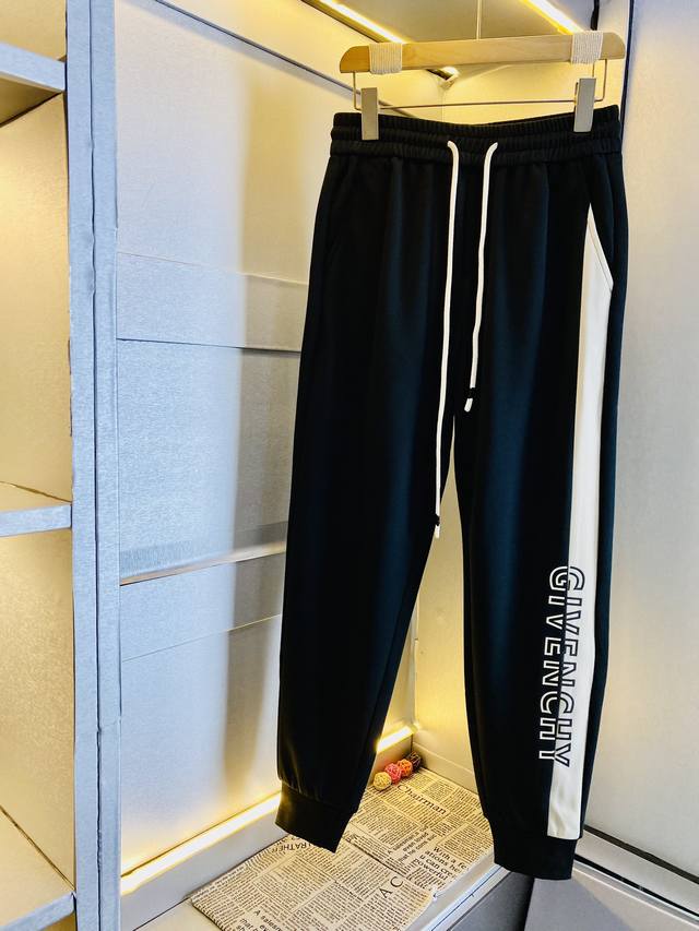 Givenchy's new 2025 Spring casual pants, available now on the official website.